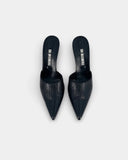 Mules en cuir noir perforé à bout pointu