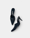 Mules en cuir noir perforé à bout pointu